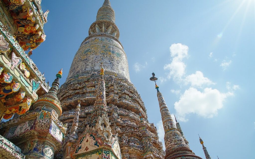 Entdecke die Tempel von Bangkok: Ein unvergesslicher Besuch in Wat Pho und Wat Arun